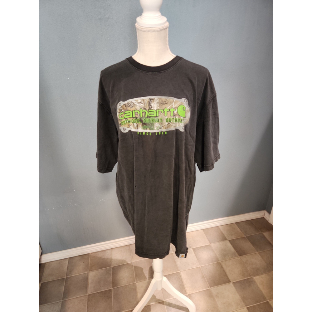 Carhartt Original Fit 100% cotton Real Tree camo distressed destroyed T-shirt